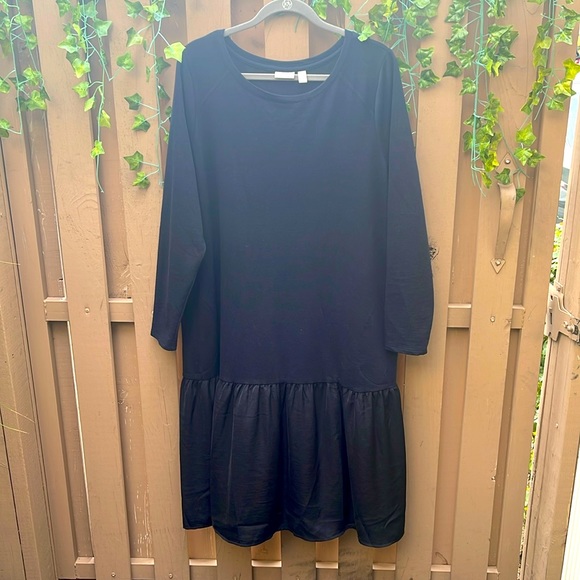 NWOT/LOGO by Lori Goldstein Black Long sleeved Dress w/pockets & Chiffon Hem - Picture 1 of 10